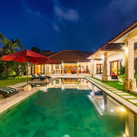 Villa Bugis Drupadi Seminyak 客房 照片